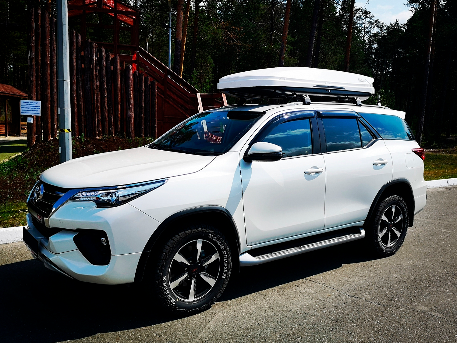 Багажный бокс на крышу Carl Steelman SPORT 2230*900*385 белый "карбон" с двухсторонним открытием + еврокрепление "краб"(об.540л) от магазина ФаркопРос